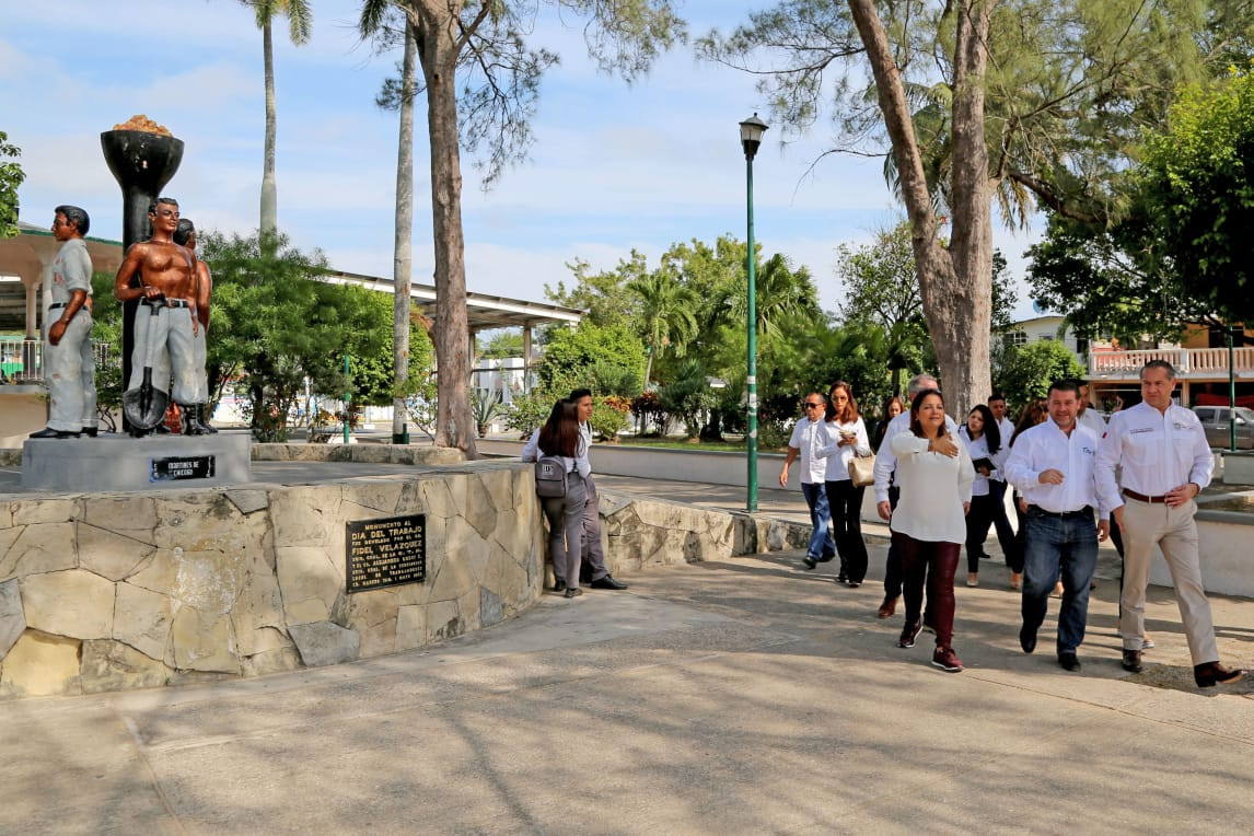 Busca Adrián Oseguera y secretario de Turismo dinamismo comercial