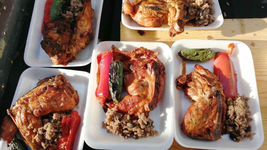 Maestros altruistas de Matamoros han regalado más de 6 mil platillos a gente de escasos recursos, y van por más