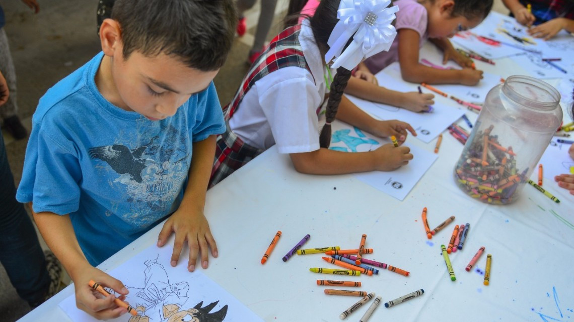 Llevan servicios gratuitos a vecinos de la infonavit