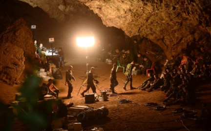 Lucha dramática para rescatar a 12 niños atrapados en cueva en Tailandia