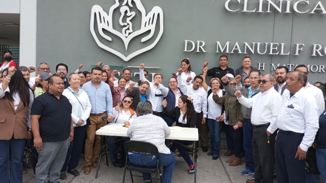 Protestan maestros en Matamoros por mal servicio del ISSTE