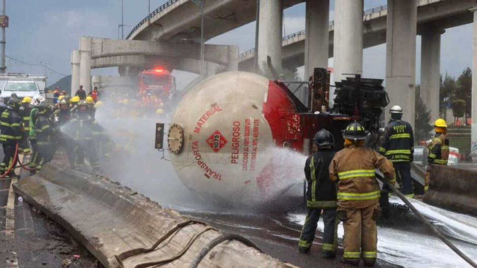 Suben a 22 los fallecidos por la explosión de una pipa en Iztapalapa