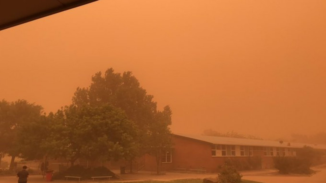 Ciudad australiana que se vuelve naranja por una tormenta de arena