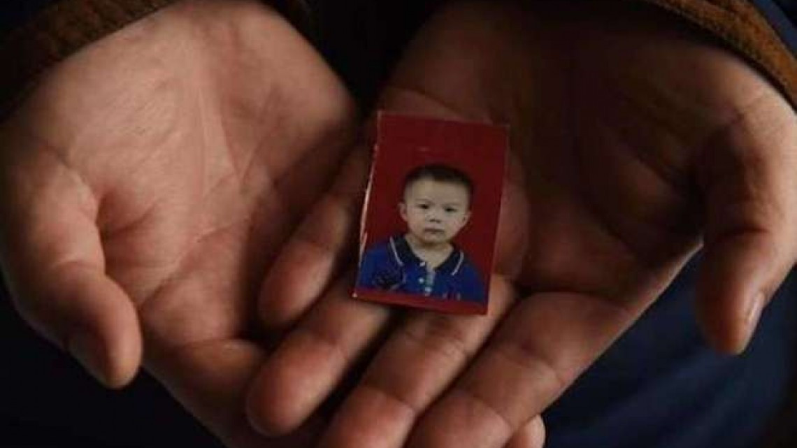 Encuentra a su hija gracias a su taxi