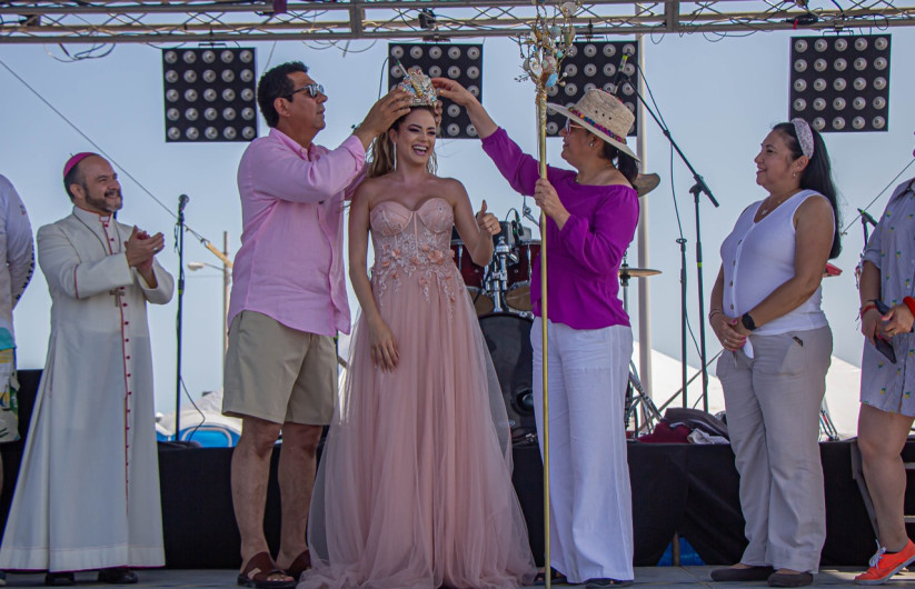 Coronan a Yuli Flores como reina del Festival del Mar 2022 de Playa Bagdad