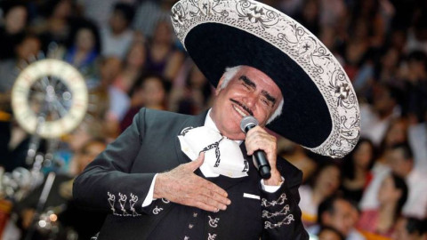 Vicente Fernández es hospitalizado tras sufrir accidente