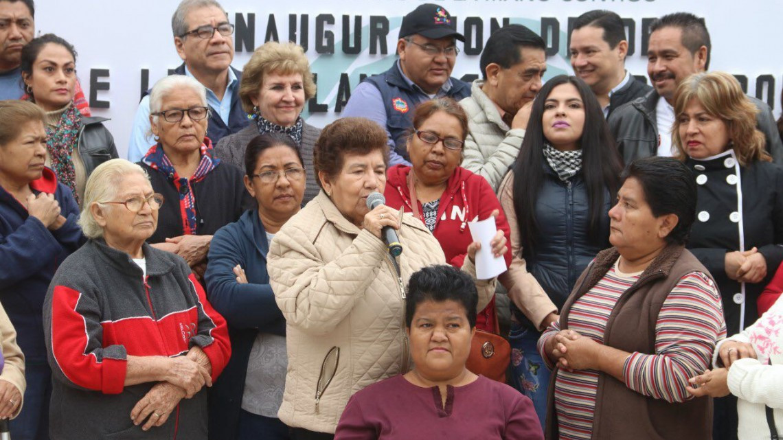 Alcaldesa entrega pavimentación de calles