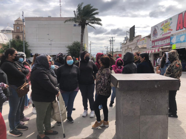 Se manifiestan madres de familia por no alcanzar cupo para becas