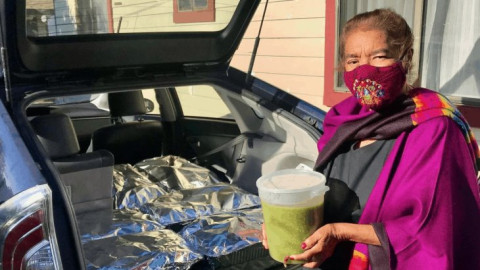 Abuelita prepara 800 tamales para agradecer a médicos que le salvaron del COVID-19