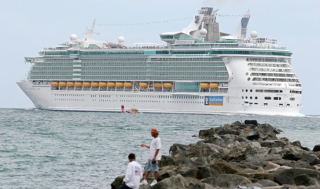 Hombre salta de crucero cerca de Florida, autoridades de EU ya lo buscan 