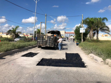 Realiza Municipio bacheo en calles y avenidas de varios sectores