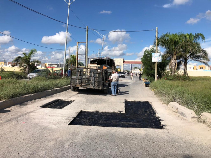 Realiza Municipio bacheo en calles y avenidas de varios sectores