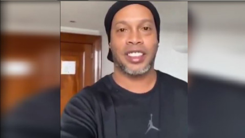 Ronaldinho positivo a COVID-19