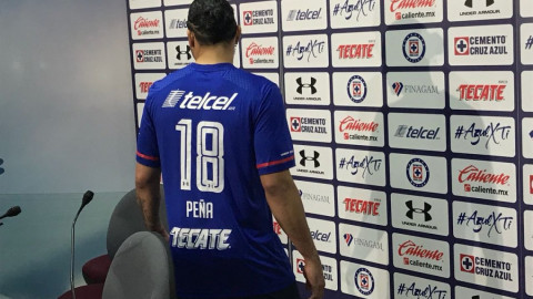 Presentación oficial de Carlos 'Gullit' Peña con Cruz Azul