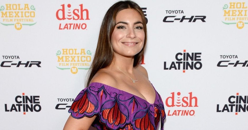 Y con ustedes, llega la original y nueva ¡Cristal Flores!