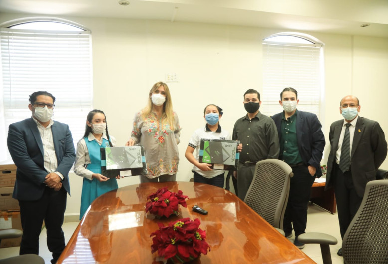 Entrega Alcaldesa premios a Diputados Infantiles