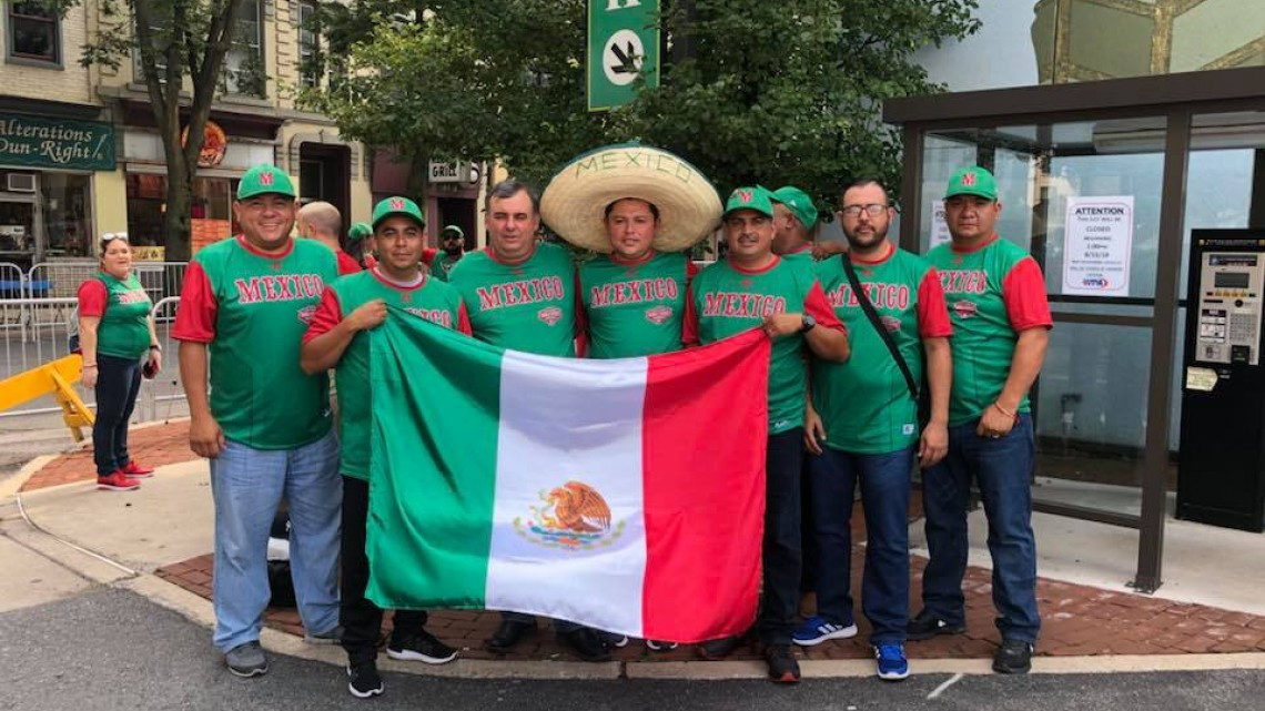 Equipos desfilan previo al arranque de la Serie Mundial LL 2018