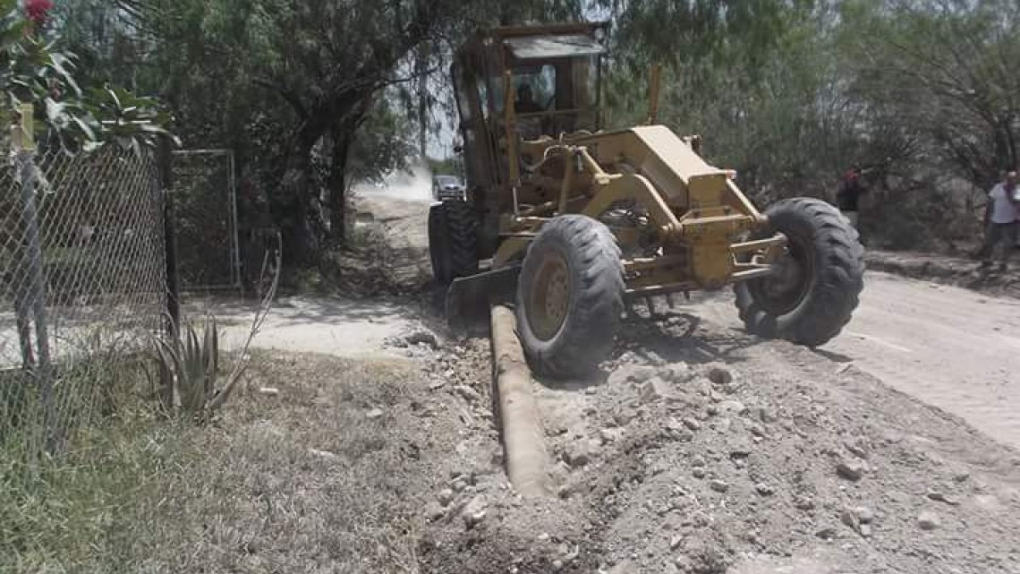 Realizan rehabilitación a calles del ejido "Rancho La Posta"