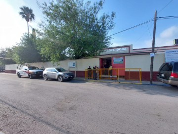 Guardia Estatal atiende reporte de detonaciones cerca de escuela.