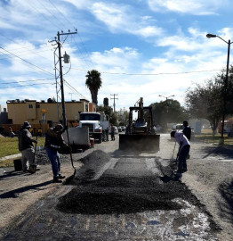 Reparan cuadrillas municipales pavimento en 5 colonias 
