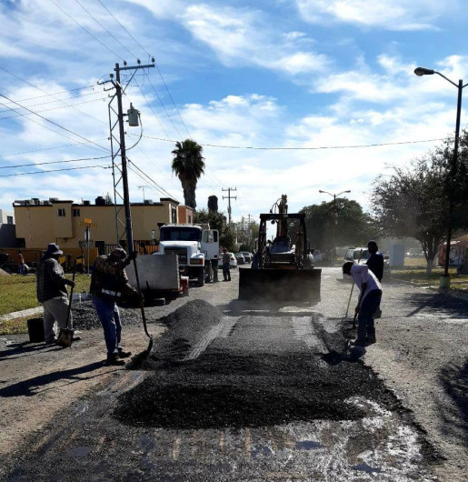 Reparan cuadrillas municipales pavimento en 5 colonias 