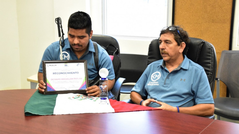 Felicita DIF Reynosa a Octavio Magallán