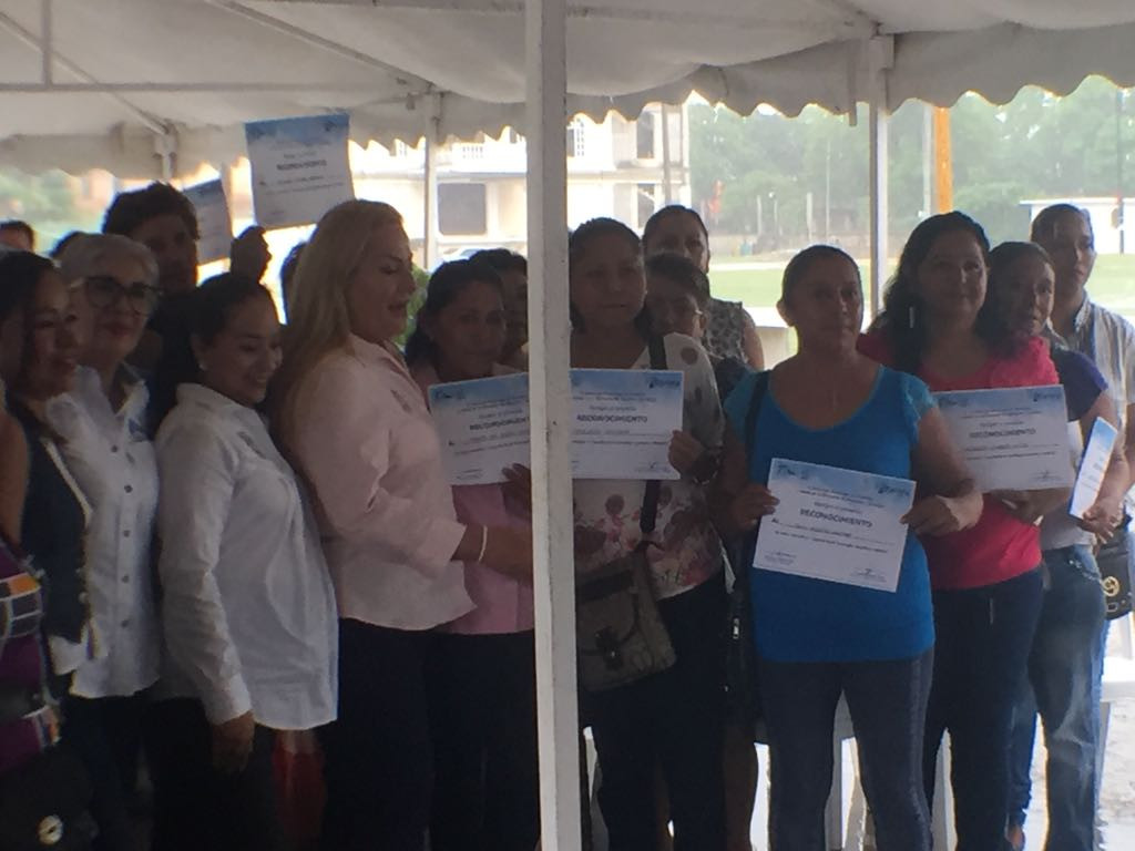 Capacitan a mujeres de Altamira en elaboración de productos