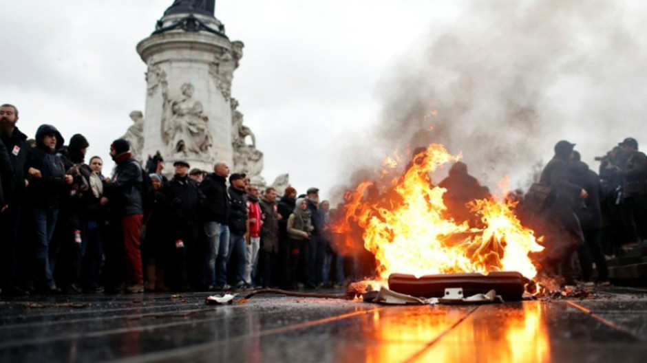 Surgen ahora los “chalecos rojos” en Túnez