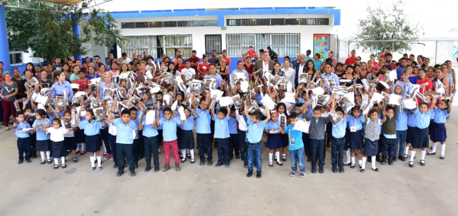 Entrega DIF Reynosa kits a menores de CAIC-Almendros