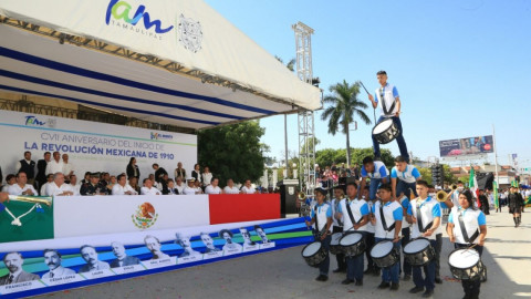 Gobernador conmemora revolución mexicana con desfile