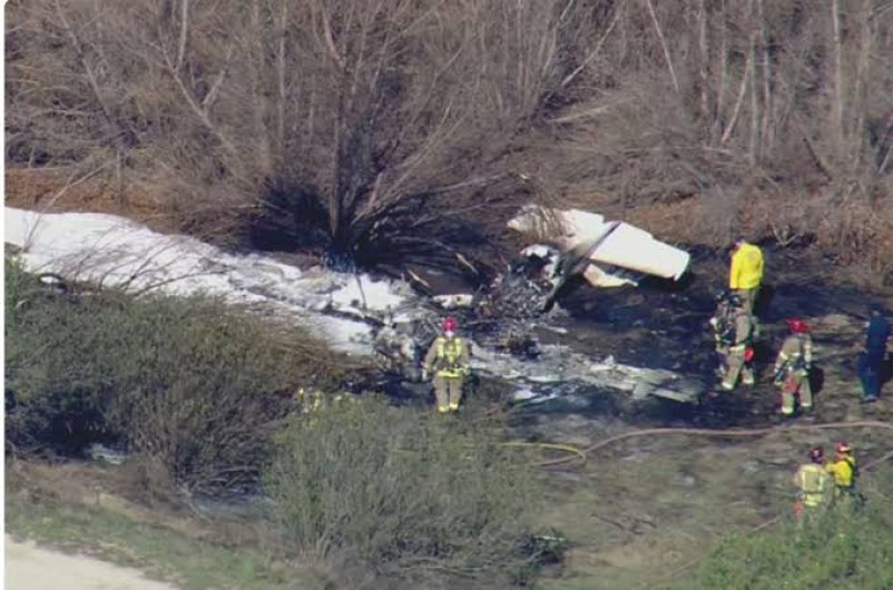 Se desploma e incendia un avión corporativo en California; seis muertos