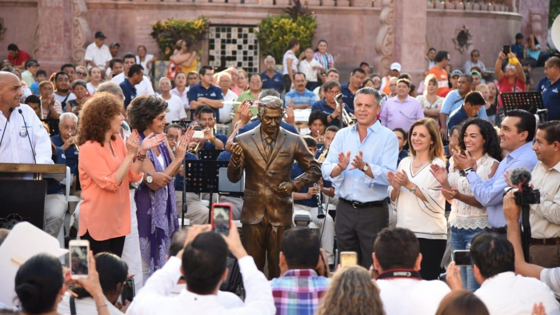 Extraordinaria Develación de la Estatua de Mauricio Garcés