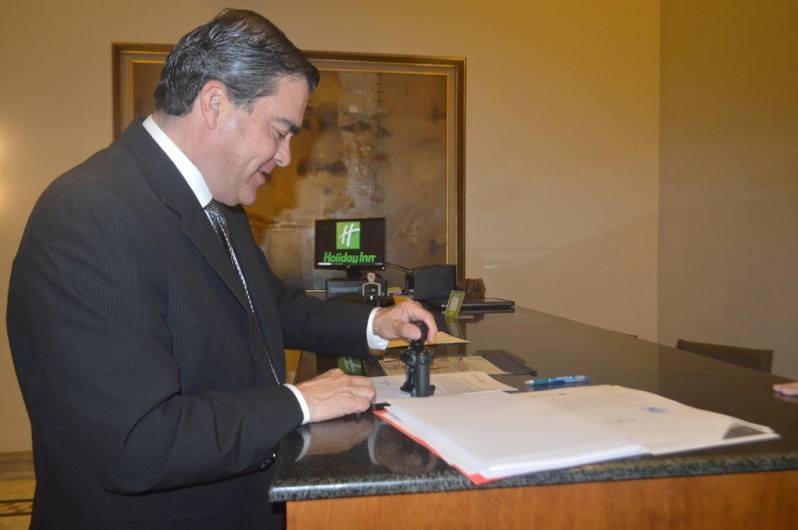 Registran notarías sellos y firmas ante gobierno estatal