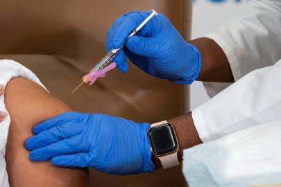 Miami-Dade podría cerrar los centros de vacunación al no contar con más dosis