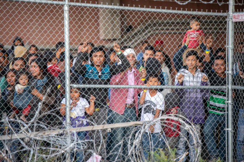 EU reconoce que niños migrantes sufrieron ‘traumas’