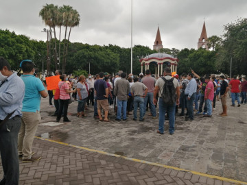 Protestan comerciantes frente a Presidencia de Matamoros