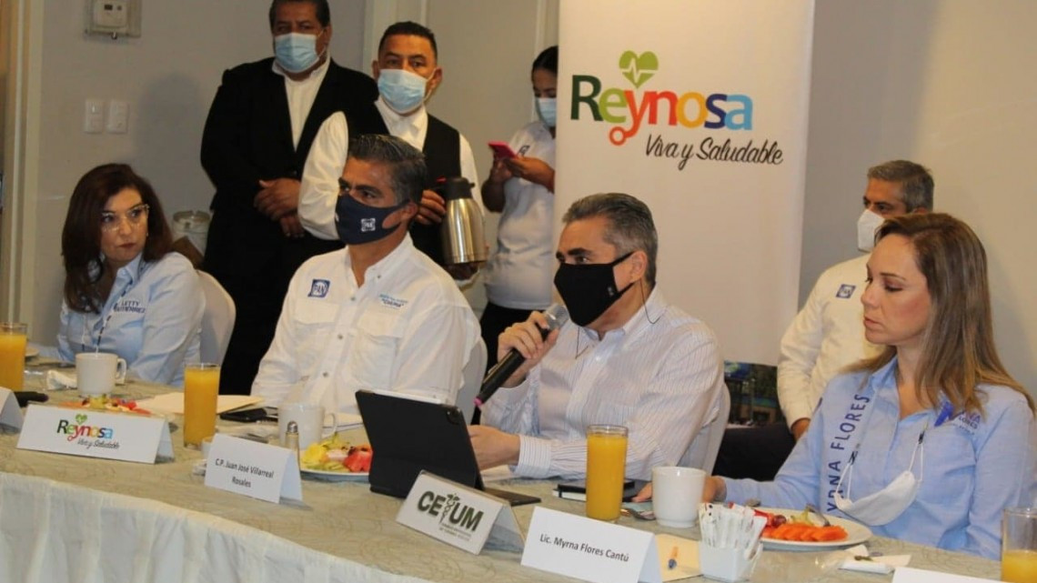 Myrna reconoce esfuerzo de médicos