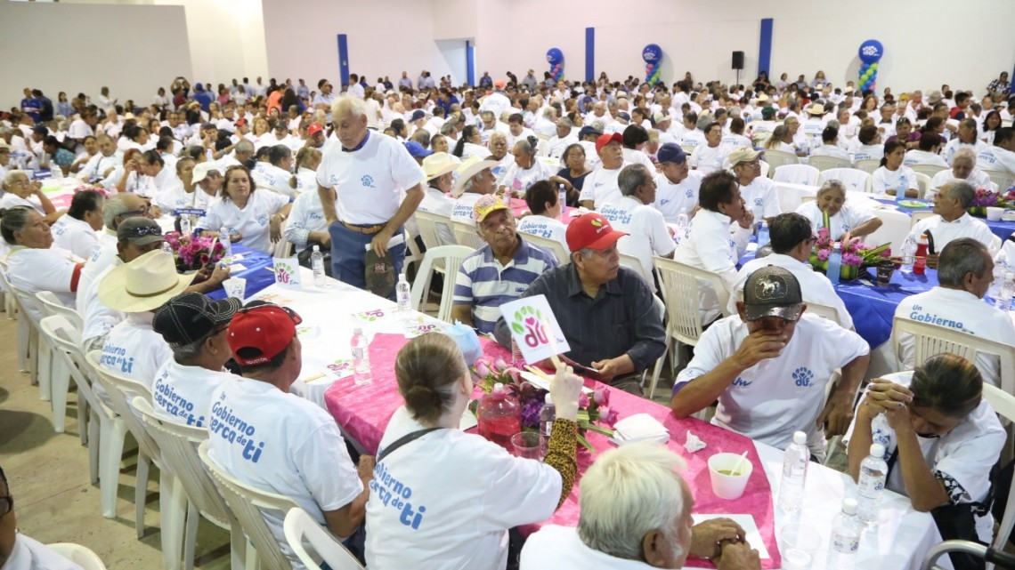 Celebra Maki a abuelitos en su día