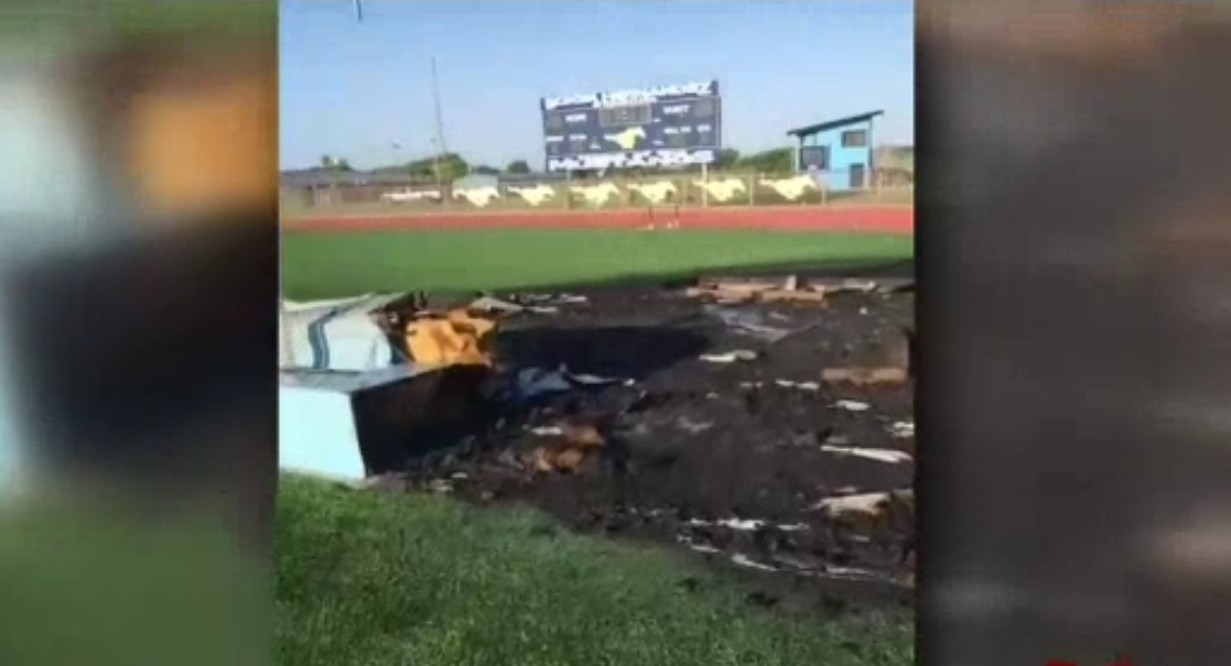 Arrestan a tres estudiantes acusados de provocar incendio