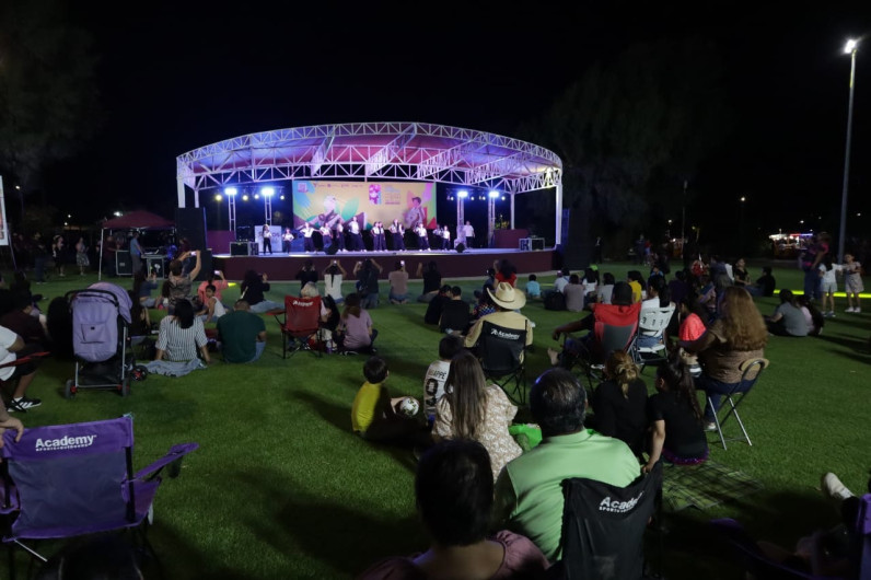 Familias disfrutan del arte y talento con espectáculo en el Parque Viveros de Nuevo Laredo