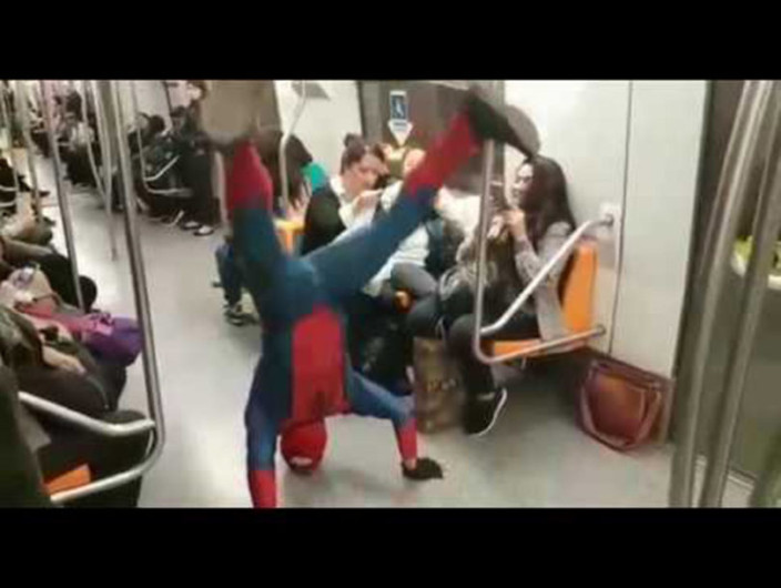 "Spiderman" al ritmo de "Scooby Doo Papa" 