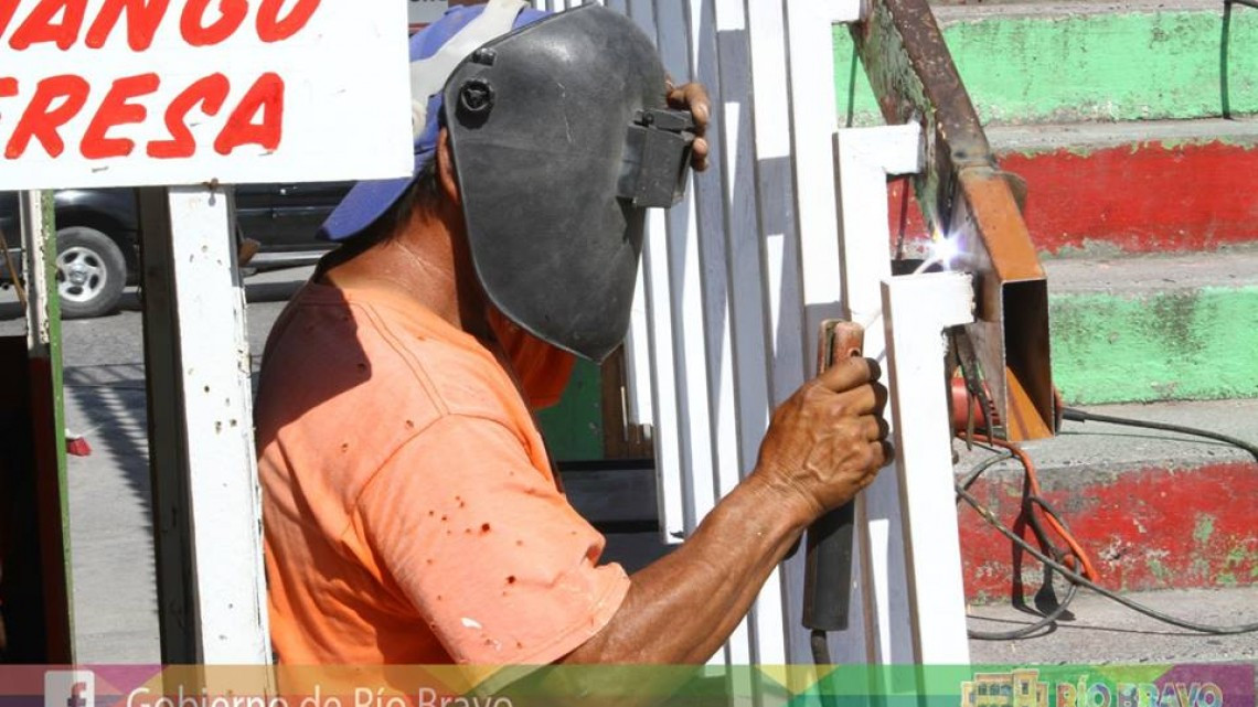 Rehabilitan puente peatonal de calle Francisco I. Madero