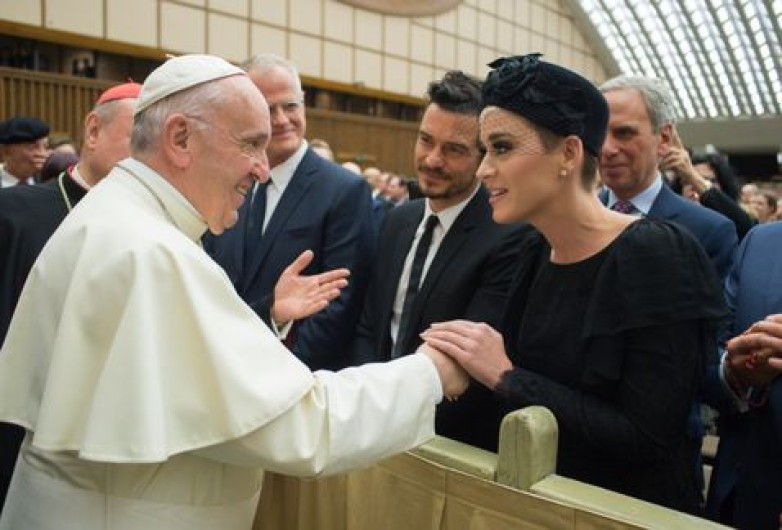 Katy Perry en el Vaticano con Orlando Bloom