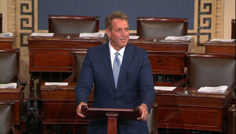 Flake espera que republicanos levanten la voz