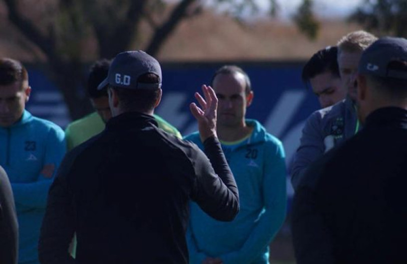 Donovan reporta con León