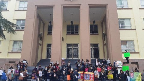 En el Día internacional de la Mujer marchan madres de desaparicidos