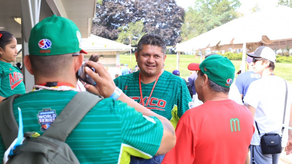 Confían familias en el triunfo de México