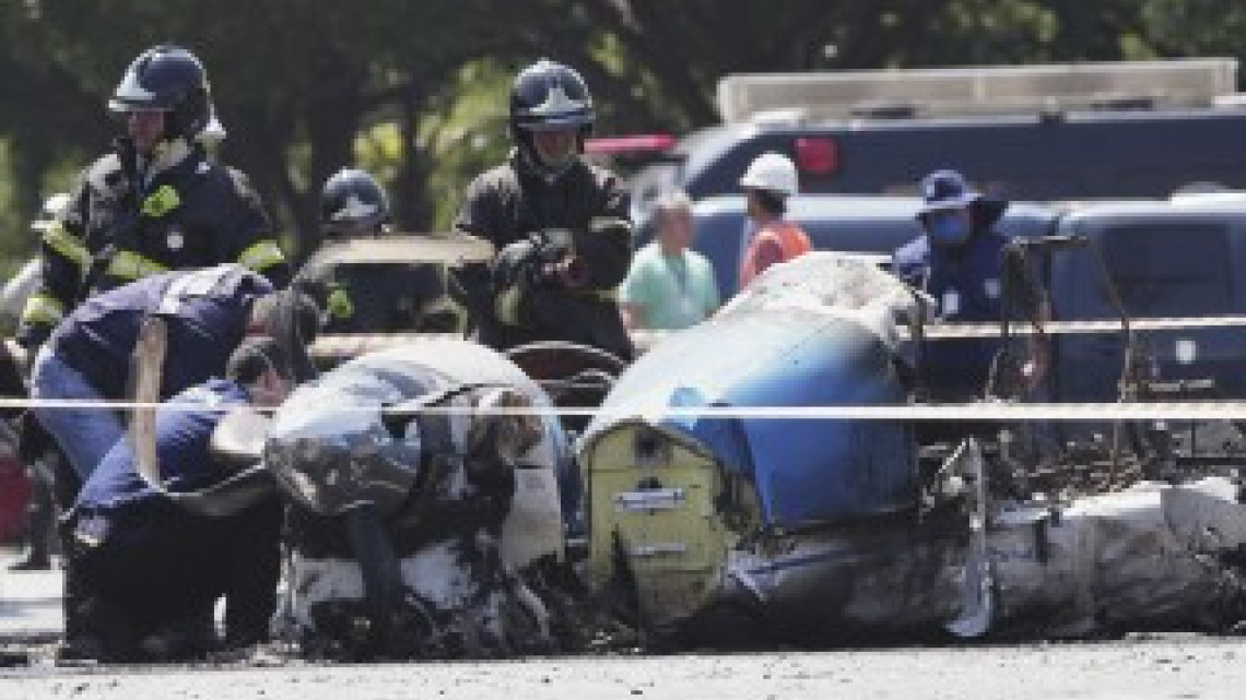 Avión se estrella sobre un autobús público en Sao Paulo, Brasil 