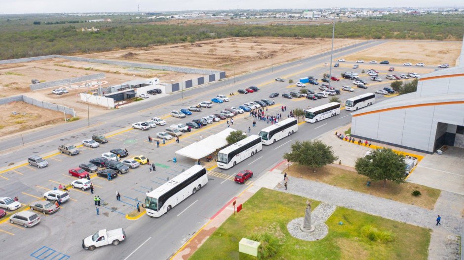 Replicarán en toda la frontera de México el sistema de vacunación Nuevo Laredo-Laredo 