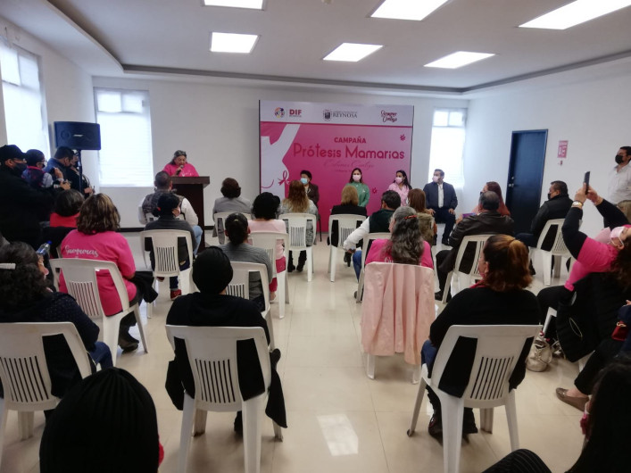 Entregan DIF prótesis mamarias